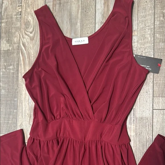 Gilli Red Velvet Jumpsuit with Wide-Leg Design - Picture 3 of 5
